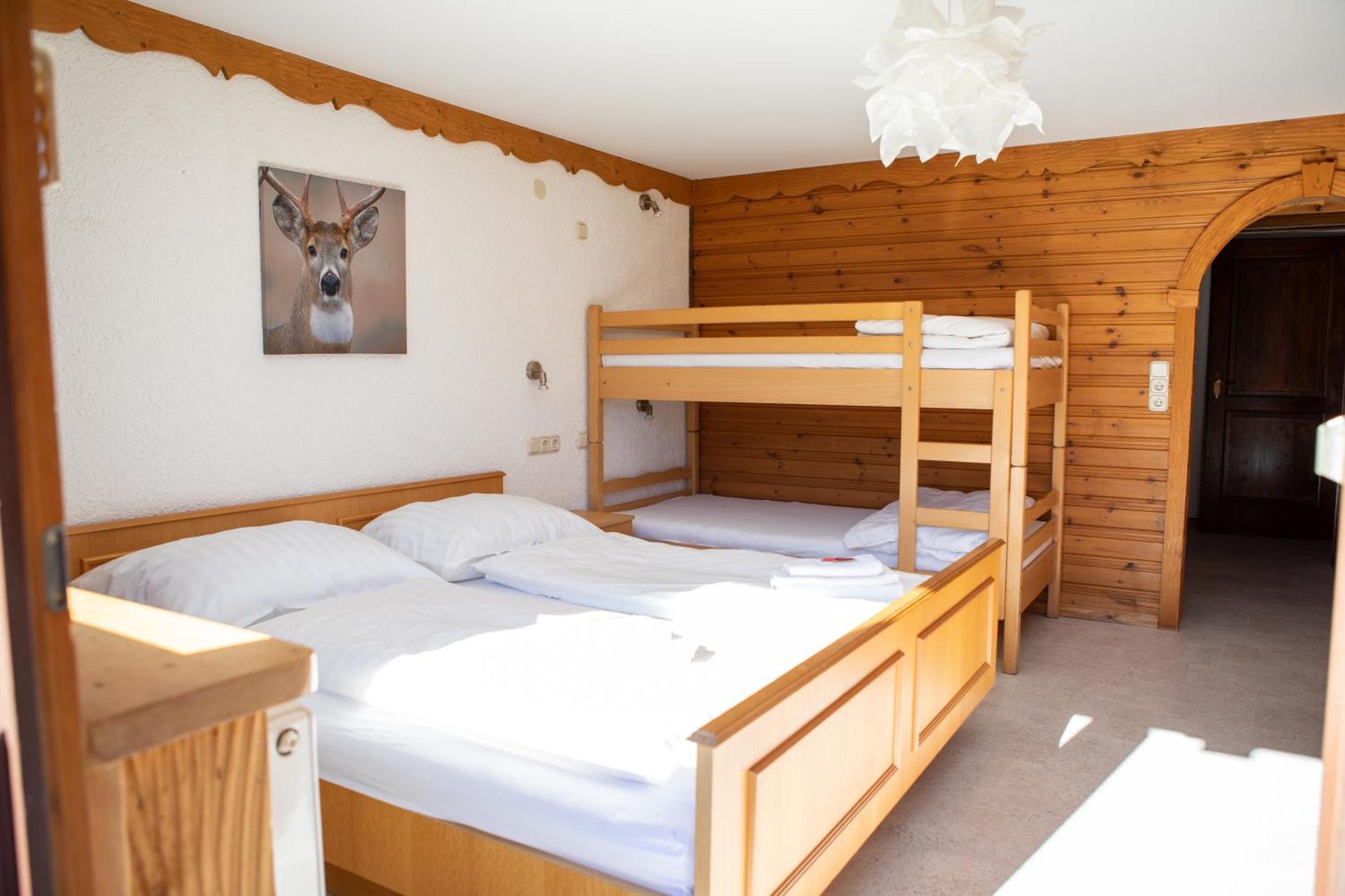 Hotel Wildrose Нойкирхен-ам-Гросфенедигер Экстерьер фото